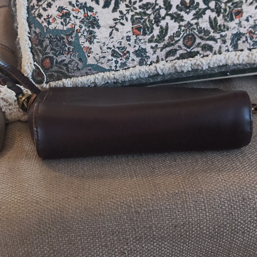 Portland Leather Goods Metro Crossbody - Picture 4 of 8